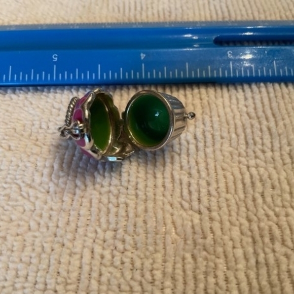 Cupcake Charm with Pink and Green Enamel - Picture 4 of 5